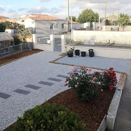 Grand - Avec Grande Piscine - Au Calme *